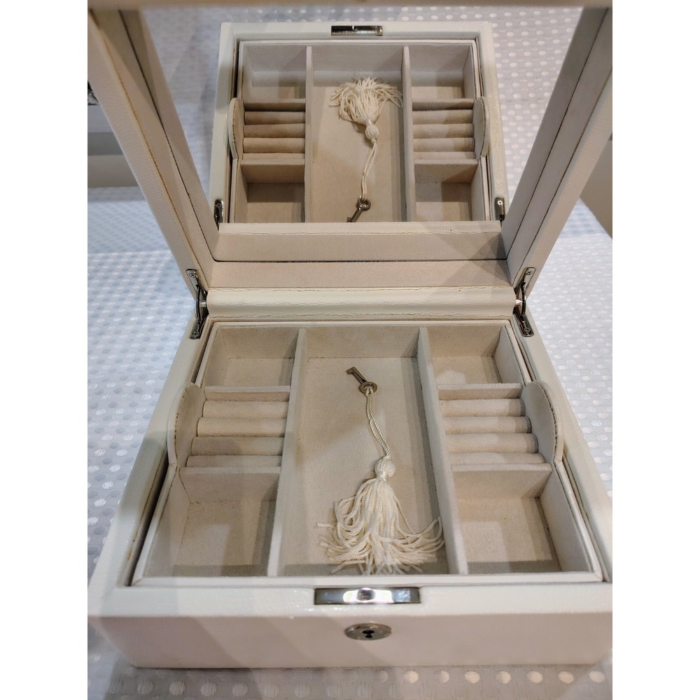 Wolf Pottery Barn Ivory Jewelry Box With Key Leatherette - Picture 14 of 16